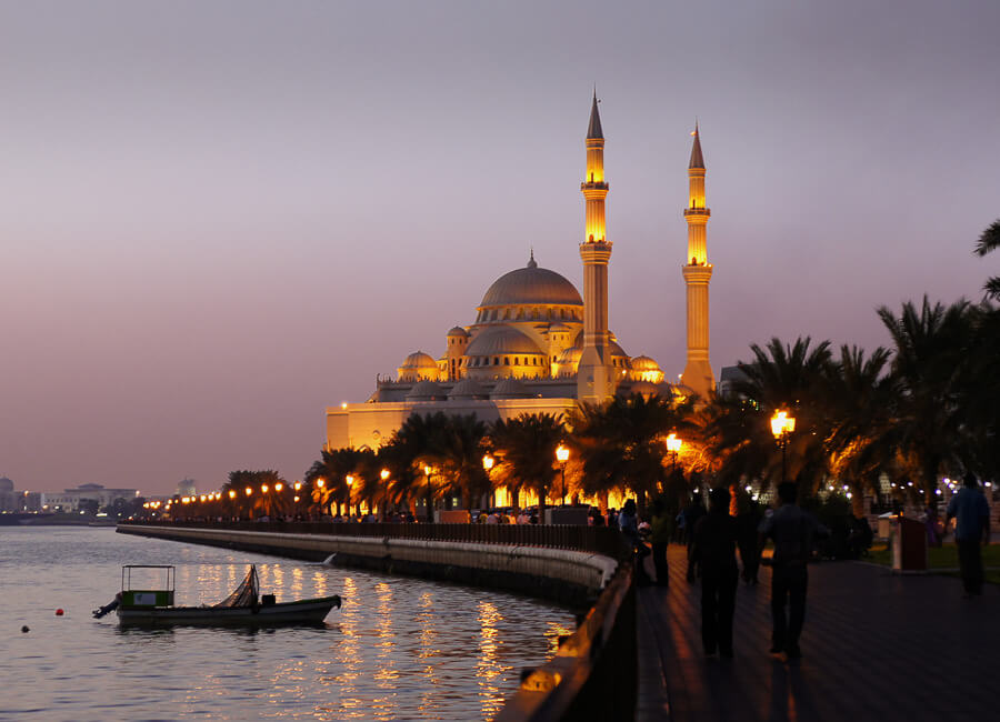 Sharjah (Al Noor Mosque. Sharjah Lake) DT 17025791