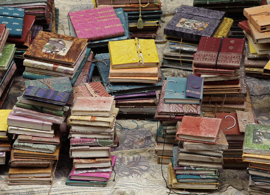 Mumbai (handmade books. market) India DT 20610056