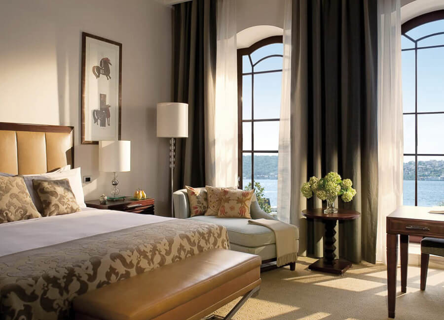 Four Seasons Hotel at the Bosphorus Istanbul Turkiye (Palace Bospherous Room)