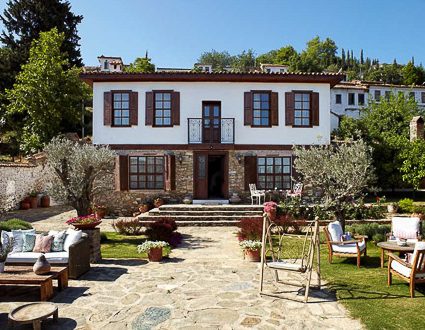 Gullu Konaklari Sirince Turkiye