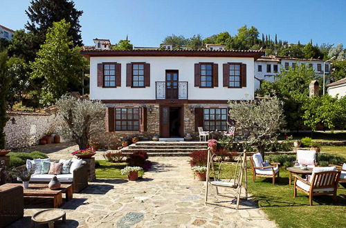 Gullu Konaklari Sirince Turkiye