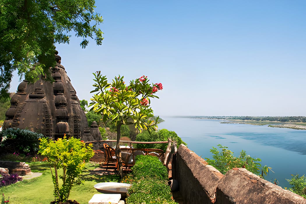Leisurely exploration at Ahilya Fort, India