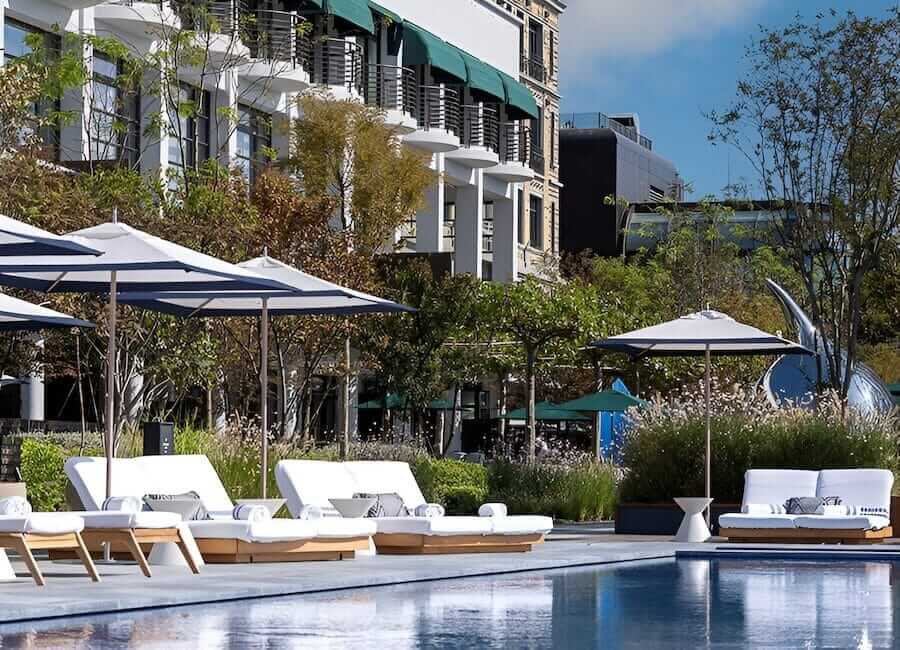 Peninsula Hotel Istanbul Turkiye (Outdoor swimming pool) 1