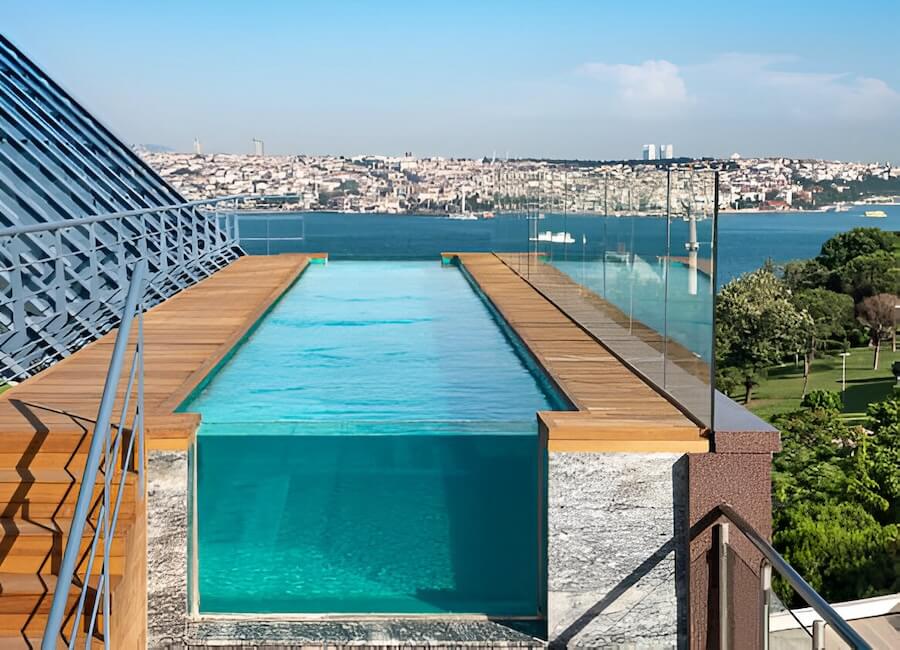 Ritz-Carlton Istanbul Turkiye (Infinity pool) 1