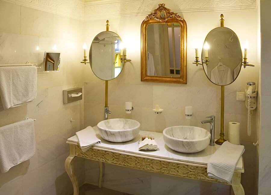 La Dar Alouini Kairouan Tunisia (Yasmin Suite bthroom)