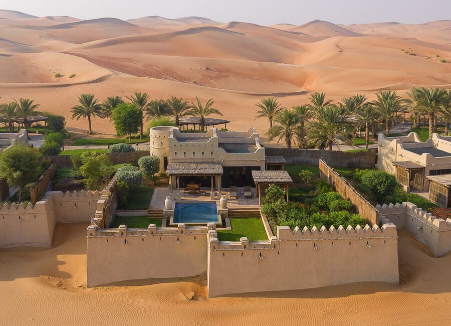 Qasr Al Sarab Desert Resort by Anantara Empty Quarter UAE (© Anantara)