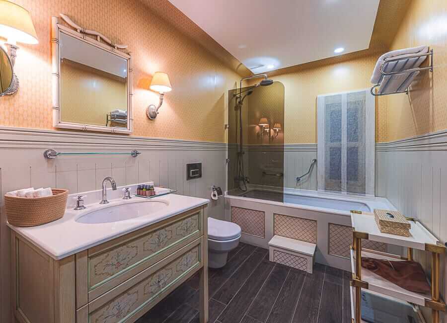Ruin Adalia Antalya Turkiye (Istanbul Suite bathroom)