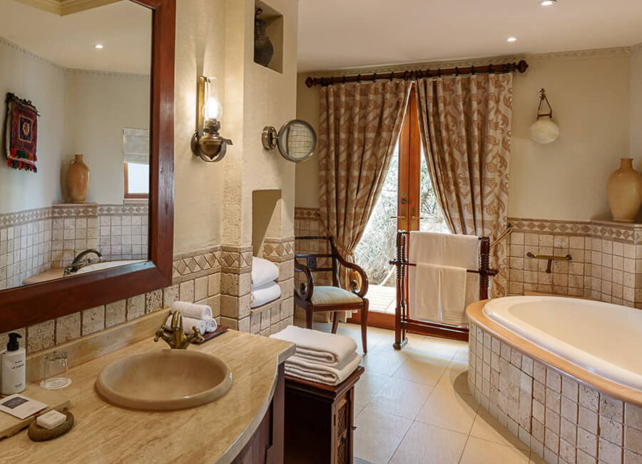 Al Maha Desert Resort & Spa Dubai UAE (Suite bathroom)