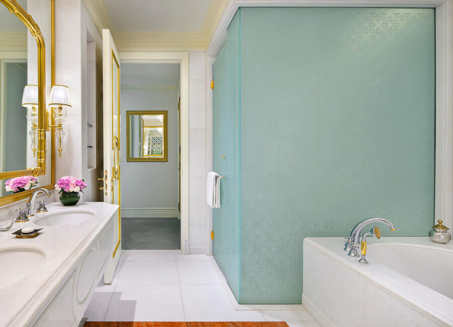Raffles The Palm Dubai UAE (Raffles Club Ocean Twin With Balcony bathroom)
