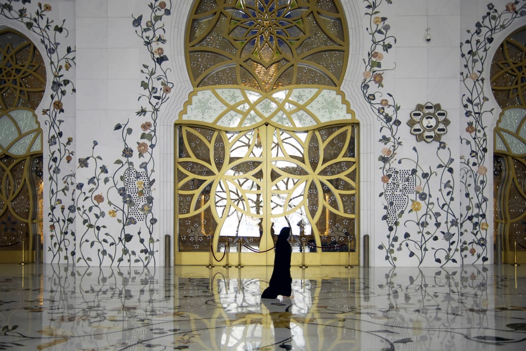Dubai & Abu Dhabi Holidays UAE - Sheikh Zayed Grand Mosque DT 7243212