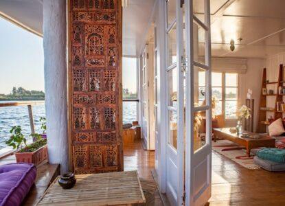 Kemet Dahabiya - Lower deck library