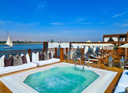 Molouky Dahabiya - Sun deck and plunge pool