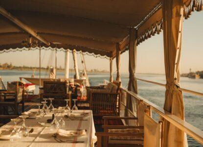 Set Nefru Dahabiya - Dining on board