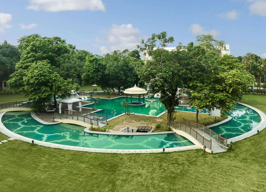 Taj Usha Kiran Palace Gwalior India (Swimming pool)