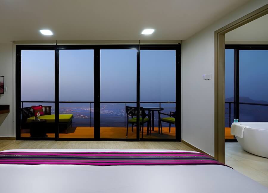 The View Hotel Nizwa Oman (bedroom)