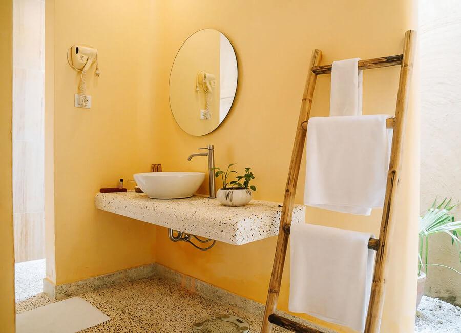 Kasara Resort Chitwan National Park Nepal (Premium Villa Bathroom)
