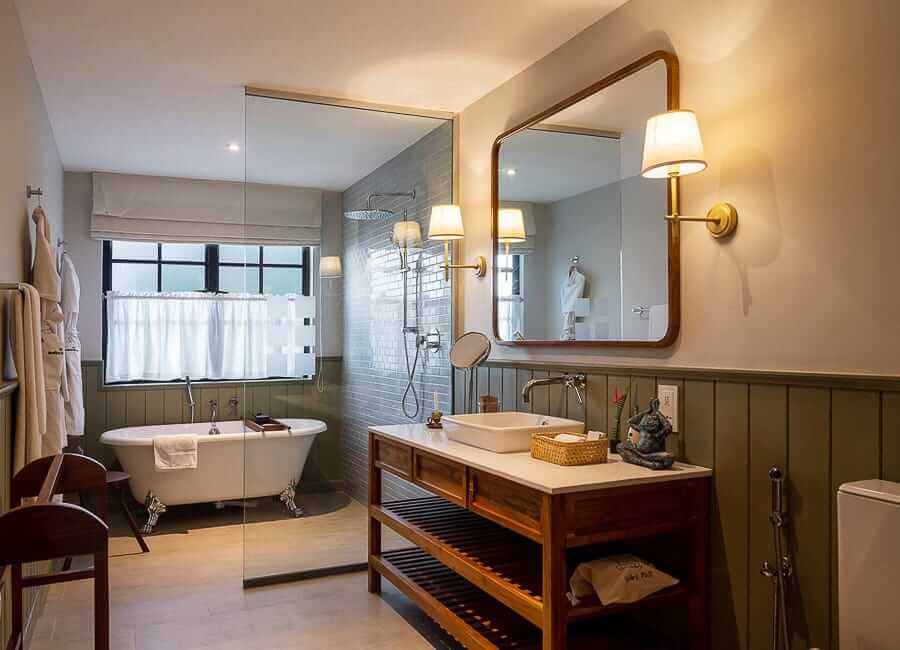 Stafford Bungalow Hill Country (near Nuwara Eliya) Sri Lanka (Owners Cottage Bathroom)