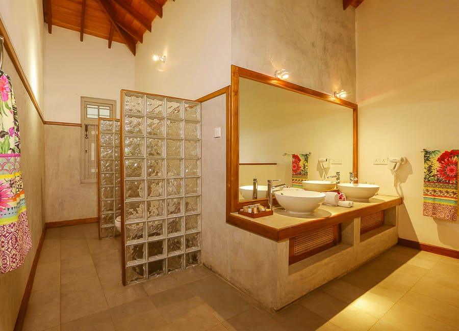 Villa Hundira Negombo Sri Lanka (Water Suite)