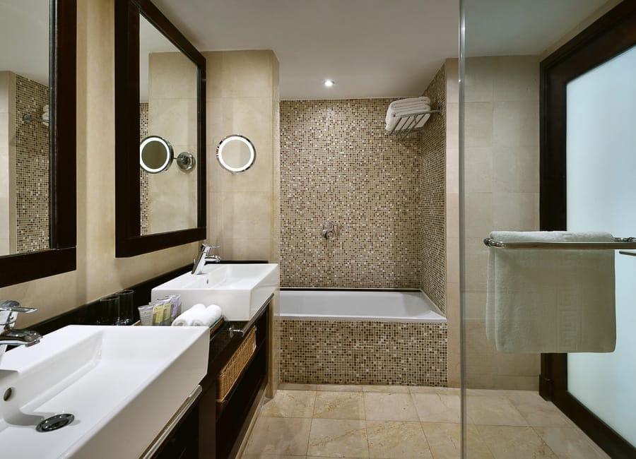 Movenpick Resort Petra Jordan (Bathroom)