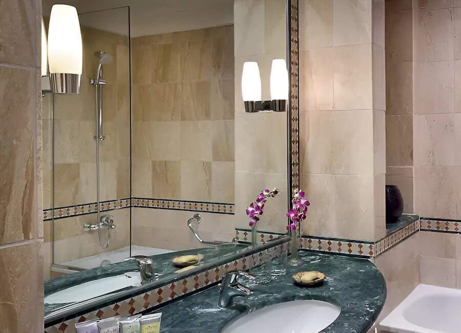 Movenpick Resort & Spa Dead Sea Jordan (Superior King Room)