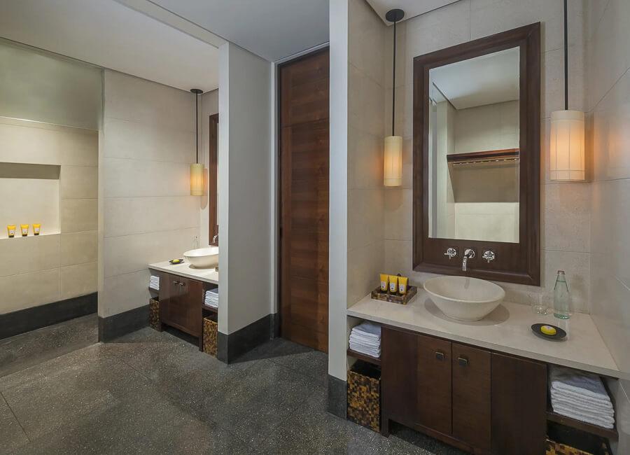 The Chedi Muscat Oman (Deluxe Room bathroom)