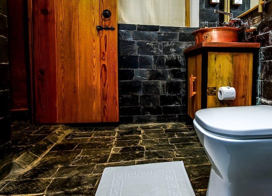 Gorkha Gaun Resort Nepal (Cottage bathroom)