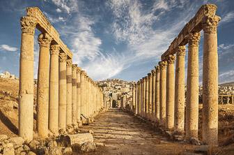 Jerash (cardo maximus. Colonnaded Street) Jordan DT 80809355