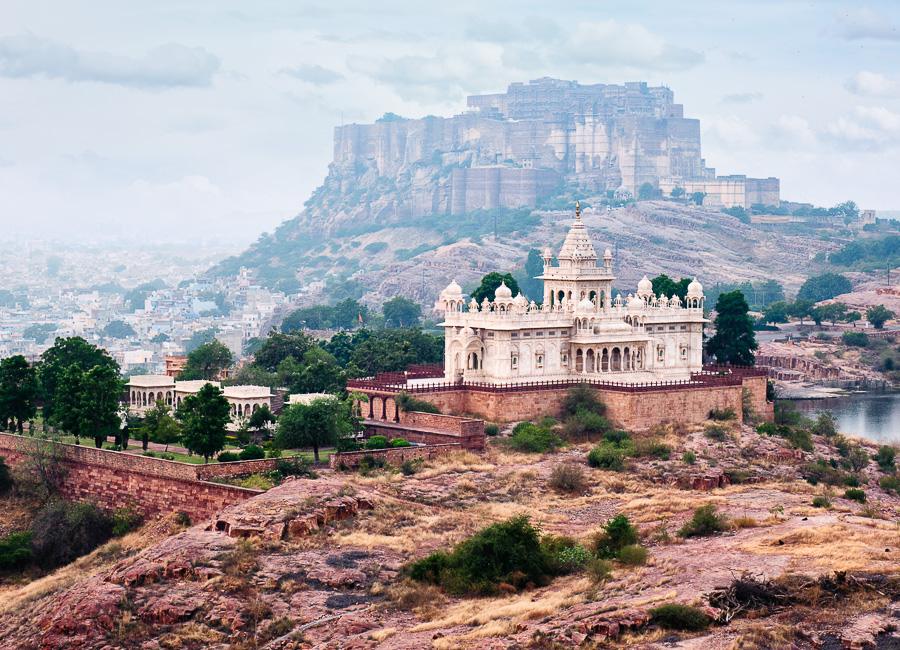 Jodhpur (Jaswanth Thada Mausoleum. Meghrangarh Fort) India DT 219216278