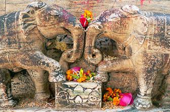 Khajuraho (Ornate carving. Temple) India DT 5209188