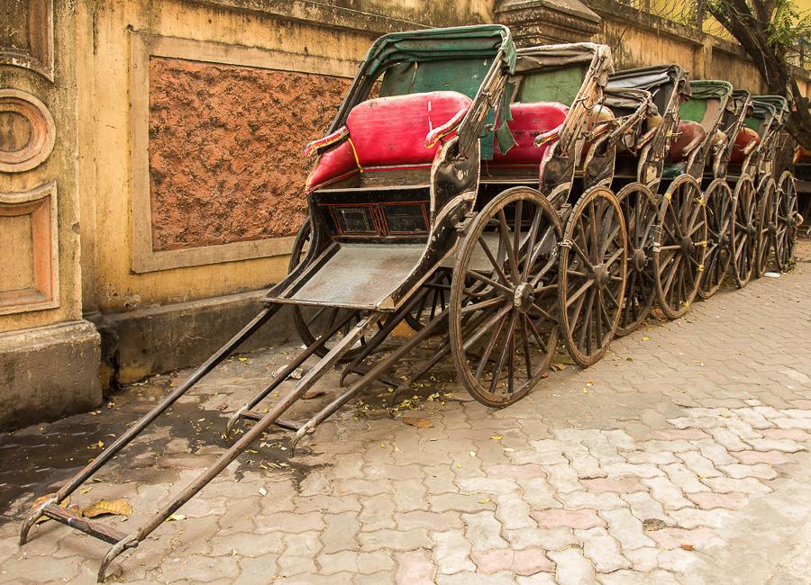 Kolkata (Hand pulled rickshaws) India DT 47168867