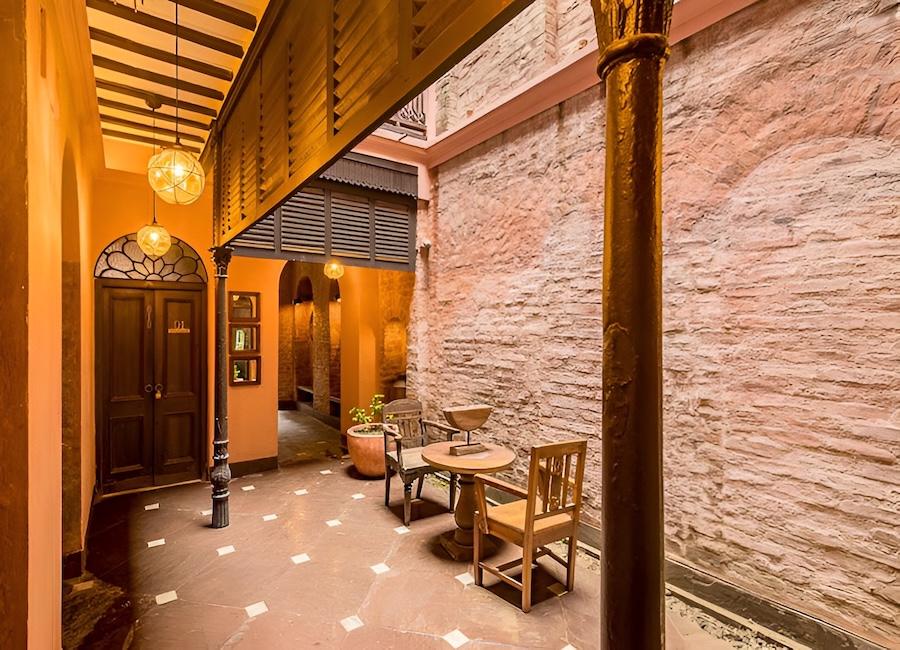 Calcutta Bungalow Kolkata India (courtyard) 1