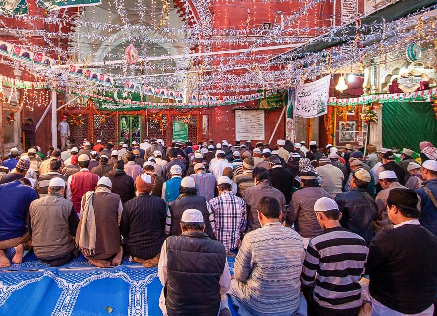 Hazrat Nizamuddin Dargah Delhi India 2 (© Bennetts)