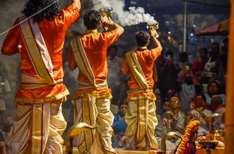 Varanasi (Aarti ceremony) India DT 386115344